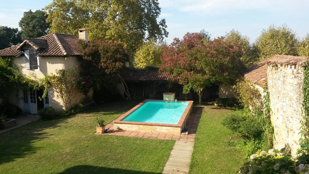 Maison Arriu Bed and Breakfast Montaut  Buitenkant foto